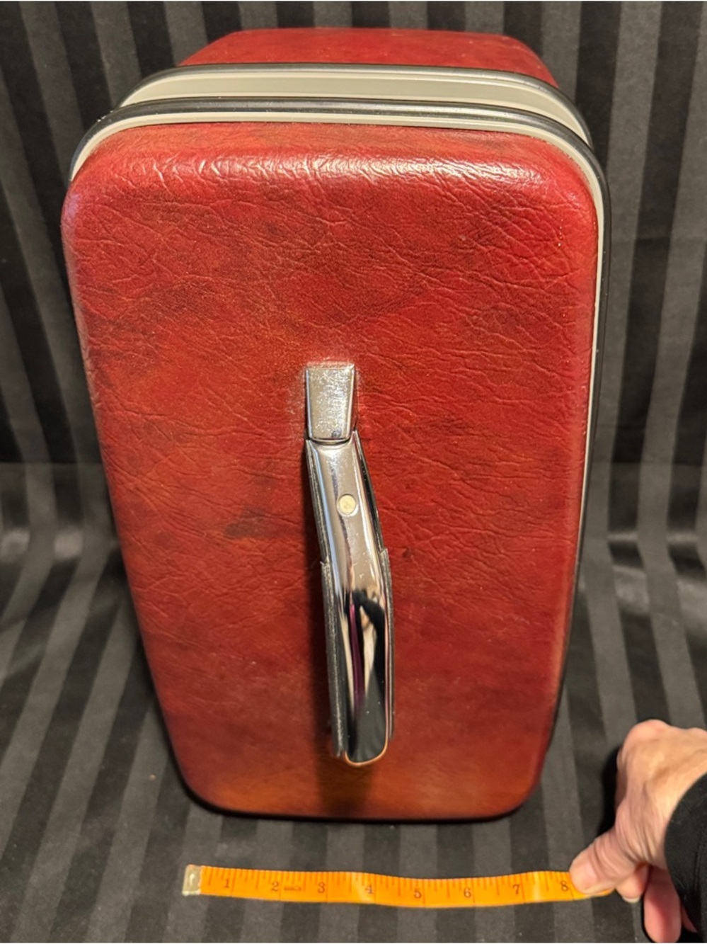 Samsonite Hard-Shell Cosmetic Train Case with Chrome Accents - Picture 7 of 16